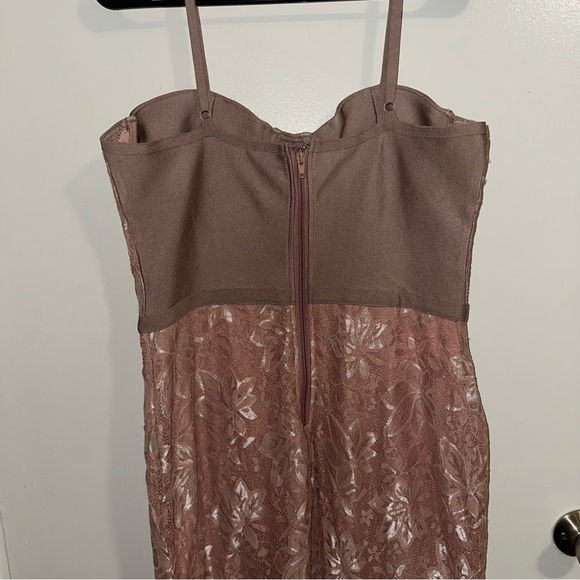 Elegant Lace Strapless Dress in moby pink - Picture 4 of 7